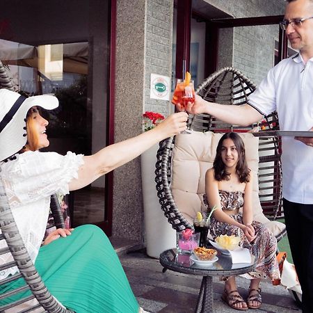 Hotel Capinera リミニ エクステリア 写真