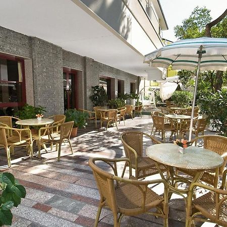 Hotel Capinera リミニ エクステリア 写真