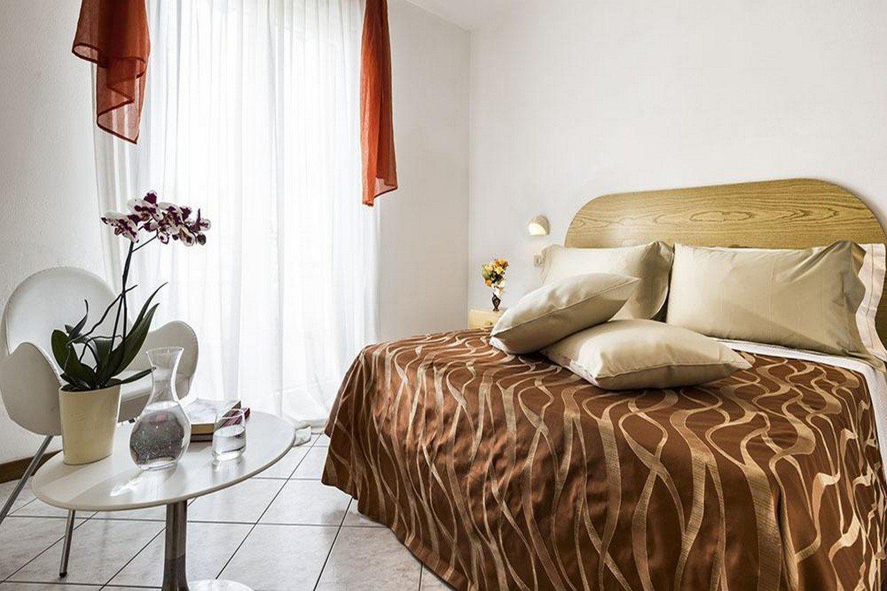 Hotel Capinera リミニ エクステリア 写真